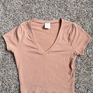 Cider Ribbed V-Neck Short Sleeve Top in Tan